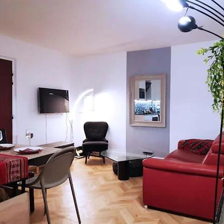 Pretty And Neat Bedroom In My Cosy Appartment. Puteaux Bagian luar foto