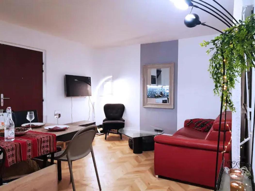 Pretty And Neat Bedroom In My Cosy Appartment. Puteaux Bagian luar foto