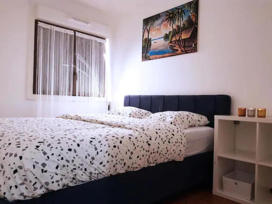 Pretty And Neat Bedroom In My Cosy Appartment. Puteaux Bagian luar foto