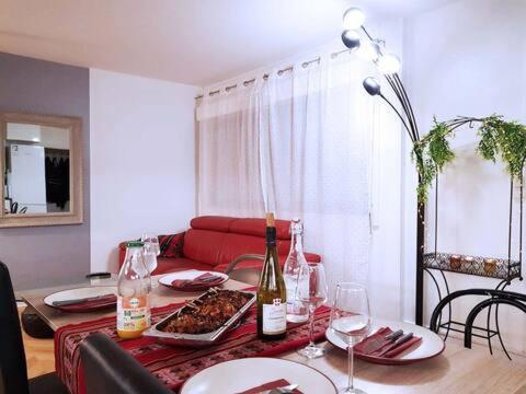 Pretty And Neat Bedroom In My Cosy Appartment. Puteaux Bagian luar foto