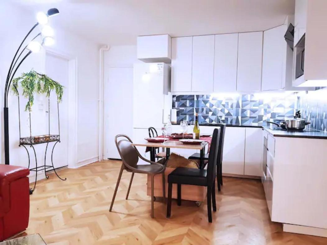 Pretty And Neat Bedroom In My Cosy Appartment. Puteaux Bagian luar foto